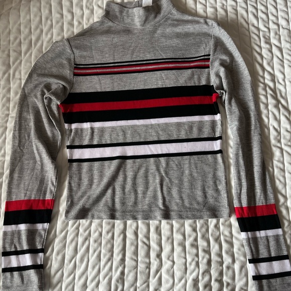 H&M cropped turtleneck - Picture 1 of 3